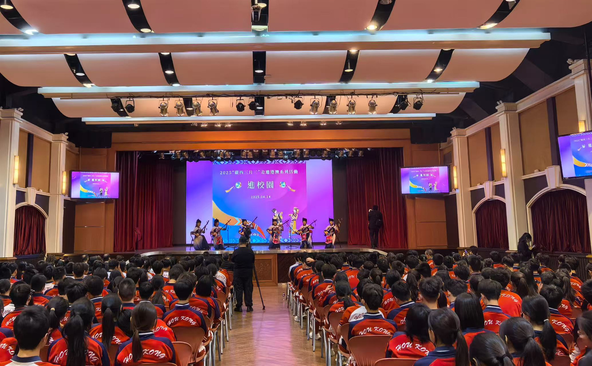 「廣西三月三」首次走進(jìn)澳門校園 百名澳門學(xué)生近距離感受廣西民俗文化