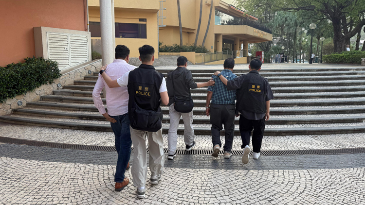 警方大嶼山打擊無牌賣酒 拘兩名非華裔男子