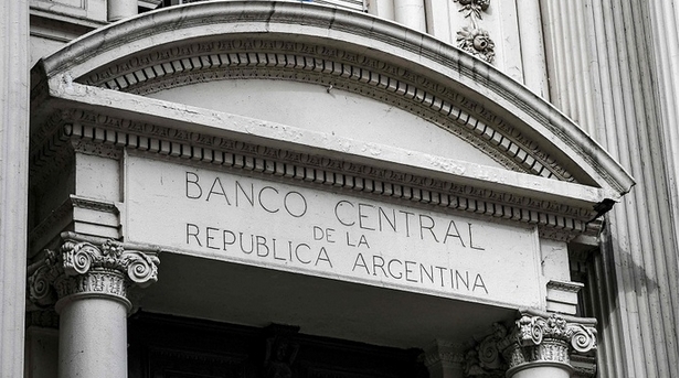 阿根廷實(shí)行區(qū)間浮動(dòng)匯率後貨幣大幅貶值 