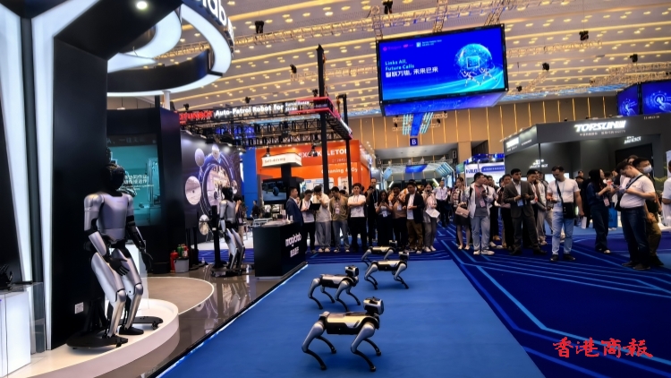 首設(shè)服務(wù)機(jī)器人專區(qū)受採(cǎi)購(gòu)商熱捧 廣交會(huì)中國(guó)出口中商以科技前沿新產(chǎn)品開(kāi)拓新市場(chǎng)