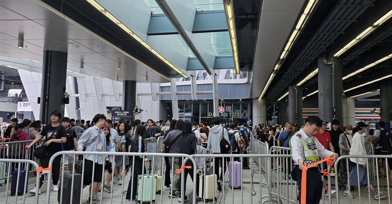 復活節(jié)長假｜各口岸現(xiàn)人潮 深圳灣大橋大塞車