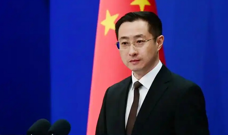 特朗普政府將對(duì)?？棵栏劭诘闹袊b額外收費(fèi)，外交部回應(yīng)