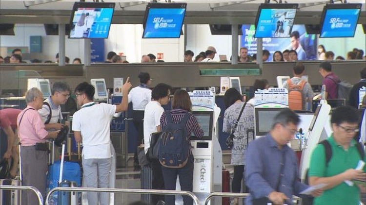 復活節(jié)假期︱機場四號停車場長期停車位泊滿