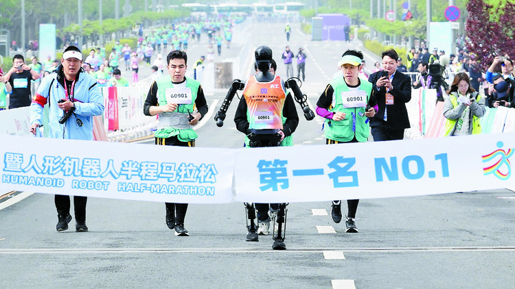 從總臺春晚到首個(gè)人形機(jī)械人半馬 島內(nèi)驚嘆大陸科技發(fā)展超乎想像