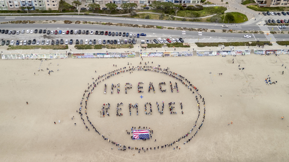 美國(guó)爆發(fā)全國(guó)性反政府示威 民眾要求彈劾特朗普