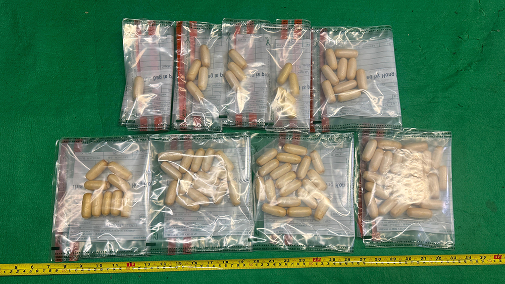 機場海關(guān)偵破旅客體內(nèi)藏毒案 檢獲86粒重770克懷疑可卡因