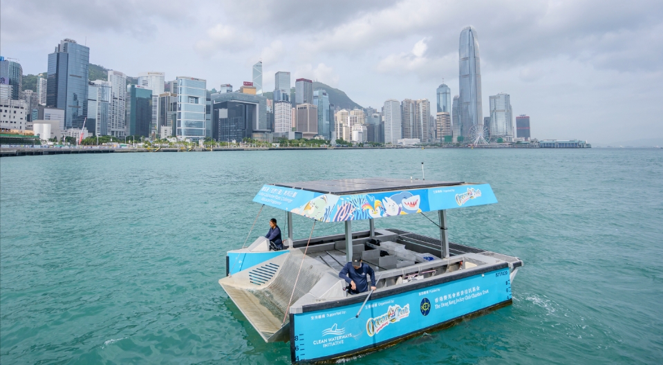 海洋公園慶祝2025世界地球日 太陽能淨(jìng)港船一年清理海港逾5萬膠樽