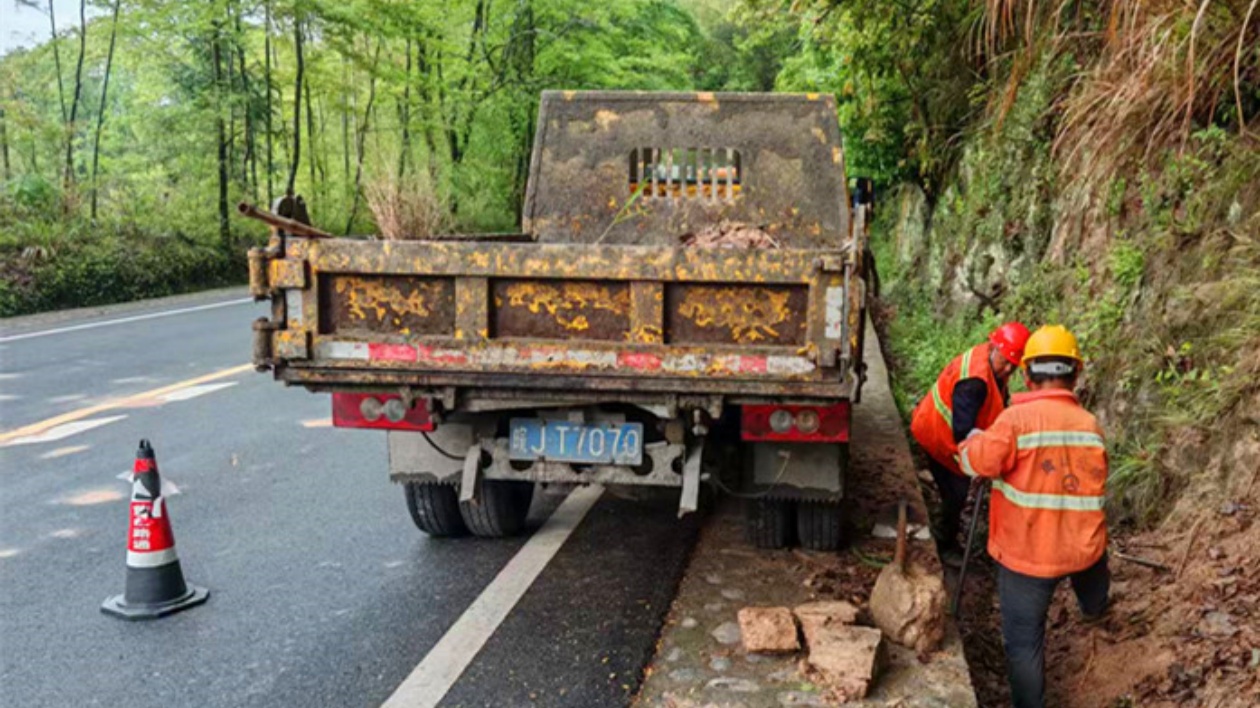 皖黟縣公路：打響防汛「主動(dòng)仗」  築牢安全「防護(hù)堤」