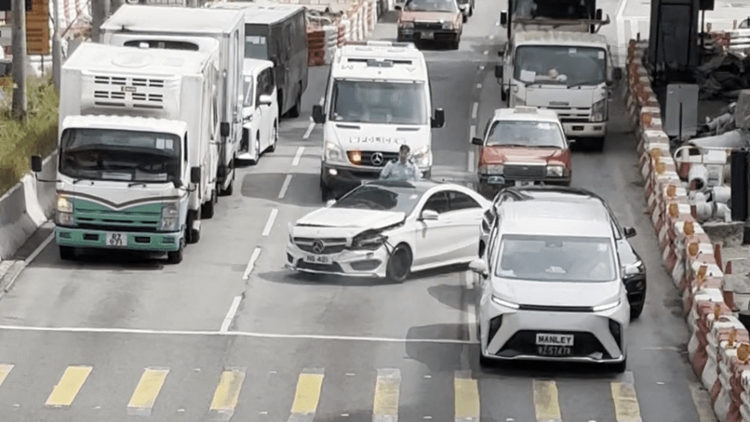 警方長沙灣截查可疑私家車 司機(jī)撞開2車逃脫 2男被捕