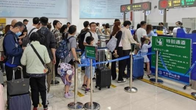 珠海九洲港口岸迎來(lái)跨境遊小高峰