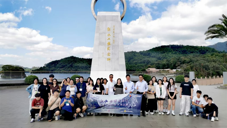 逾30位港青參加「飲水思源愛國(guó)行」 提升愛國(guó)情懷