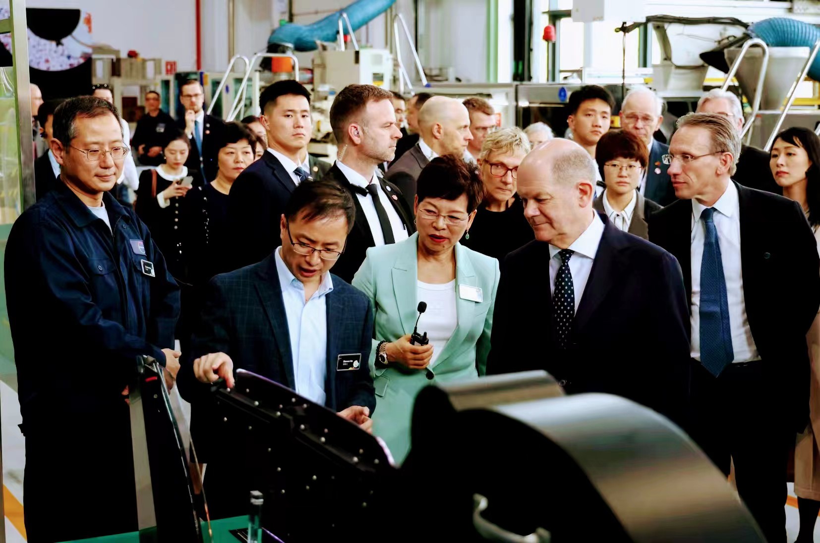 德國(guó)科思創(chuàng)全球高級(jí)副總裁：上海營(yíng)商環(huán)境「有溫度、有效率、有規(guī)範(fàn) 」