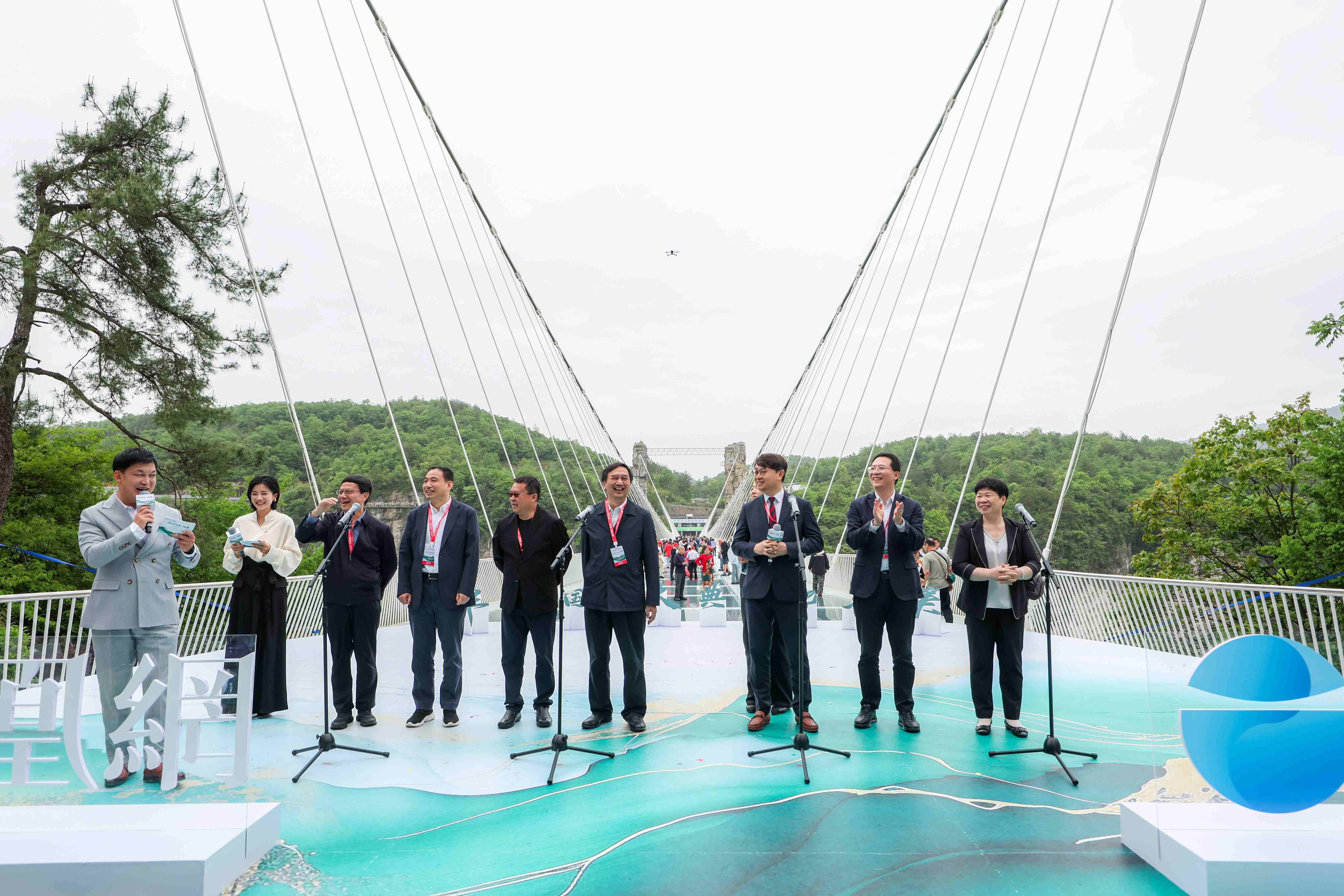 當(dāng)AI詩(shī)人邂逅世界奇觀(guān) 張家界大峽谷重構(gòu)沉浸式文旅體驗(yàn)