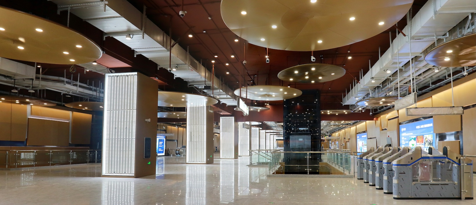 首度揭開車站靚麗面紗  廣州地鐵十二號線東西段將在年內(nèi)開通