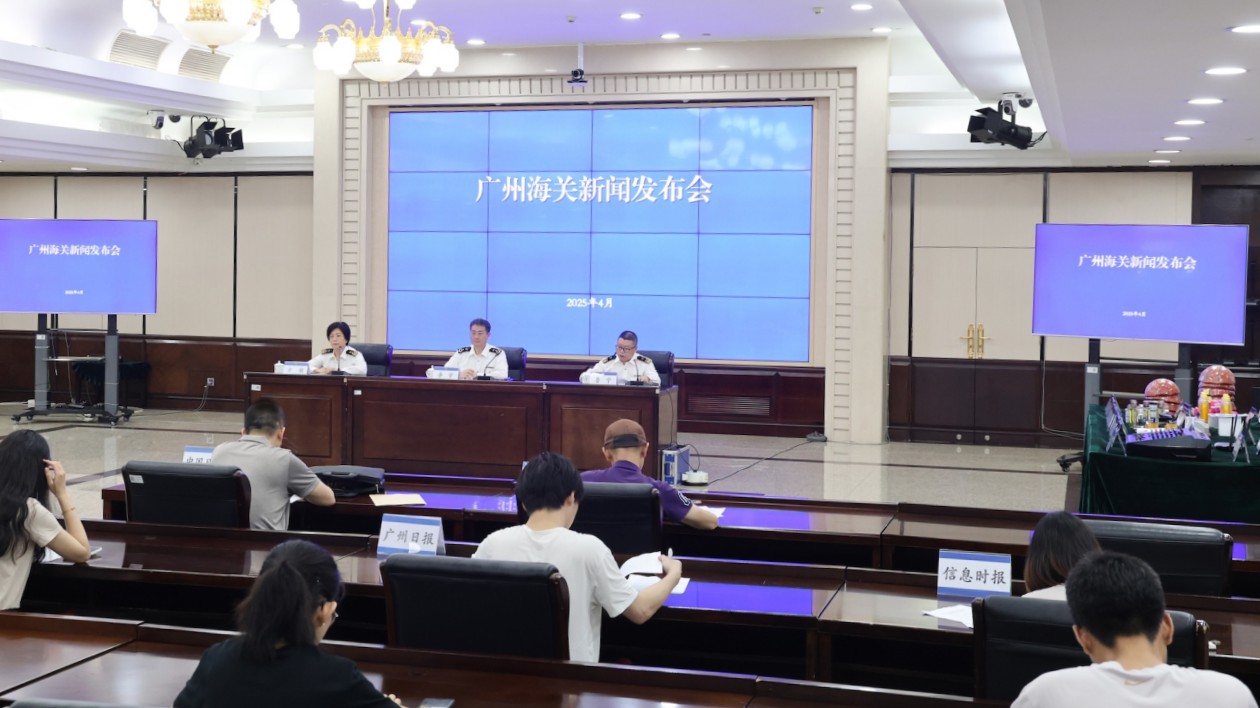 廣州海關(guān)聯(lián)合港澳海關(guān)打擊經(jīng)港澳轉(zhuǎn)運侵權(quán)貨物違法行為