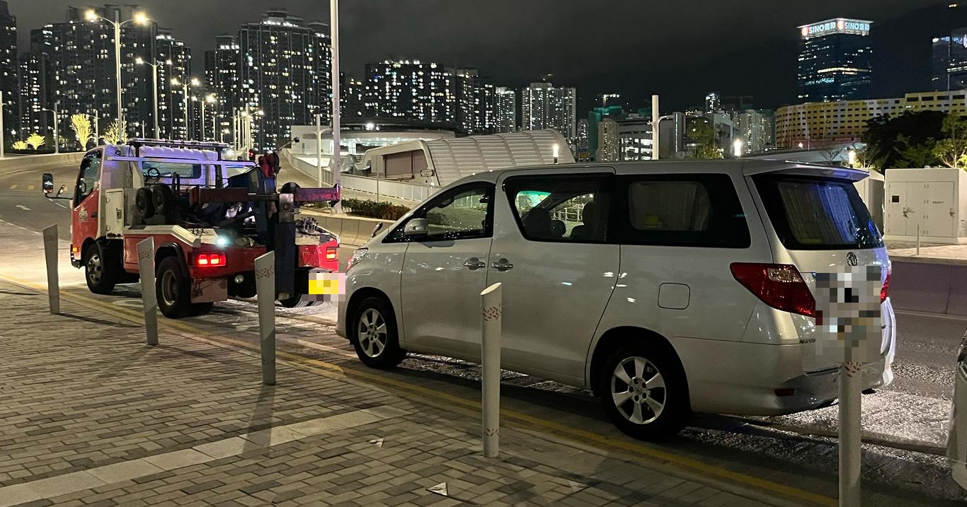 啟德體育園打擊違泊 拖走4輛嚴(yán)重阻塞車輛