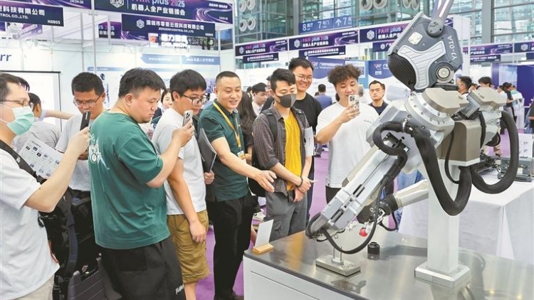 深圳機器人產(chǎn)業(yè)鏈總產(chǎn)值首破2000億元