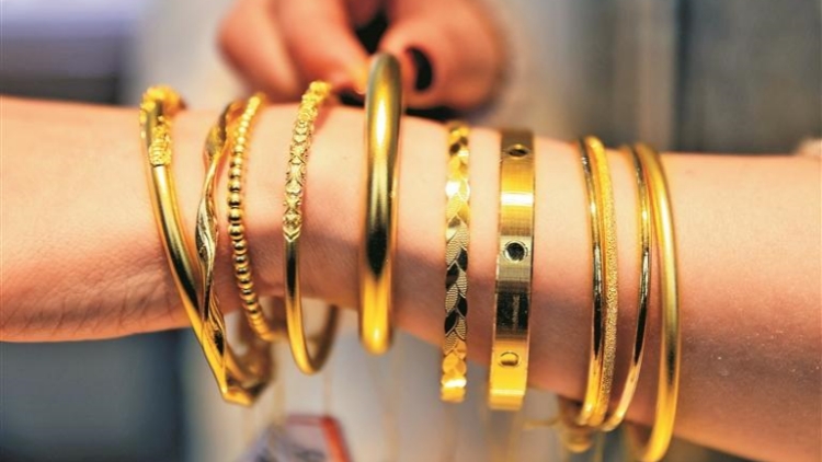 金價(jià)坐上「過山車」 抄底還是跑路？