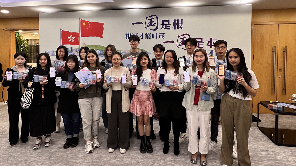 十餘位在京港生登記成為選民 籲新一代青年關(guān)注香港發(fā)展