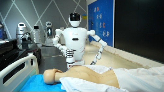 超能機械人創(chuàng)始人肖湘江：讓機械人貼心地走進千家萬戶