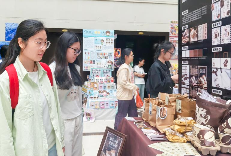 閩南科技學院：「畢業(yè)設計展+人才推介會」助推畢業(yè)生高質(zhì)量就業(yè)