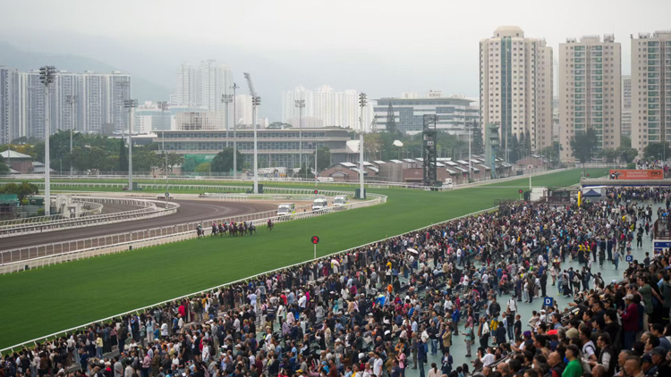 富衛(wèi)保險冠軍賽馬日吸引4.6萬人入場 其中逾93000名是旅客創(chuàng)新高