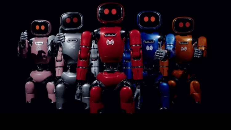 深圳企業(yè)正式發(fā)布全球首款雙形態(tài)人形機械人星行俠?