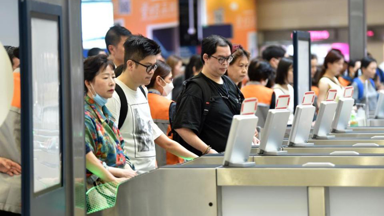 五一黃金周 | 港深部門料490萬人次進(jìn)出香港 5.3陸路出境高峰人次59萬