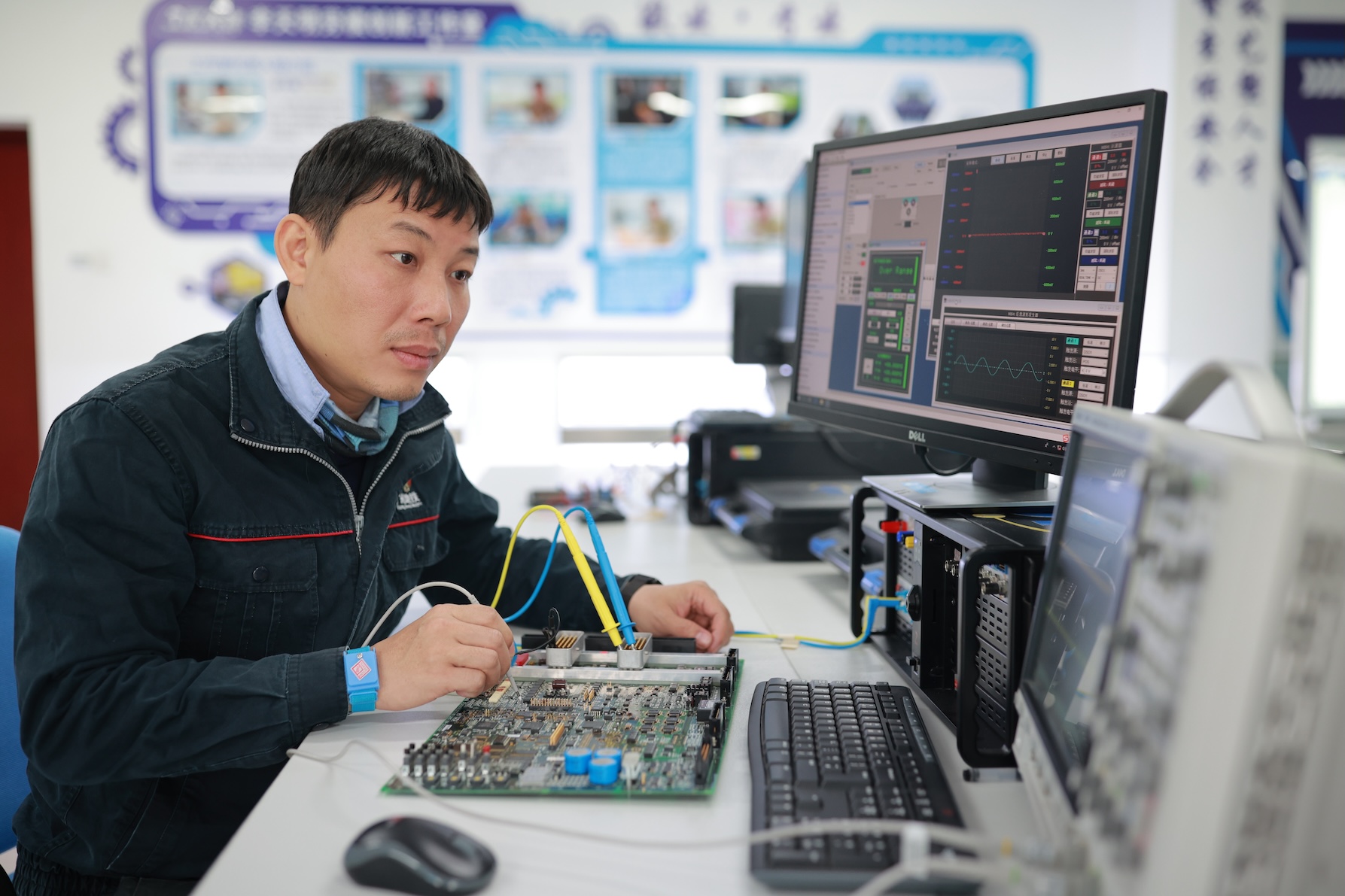 廣州地鐵電子首席維修專(zhuān)家李天明獲評(píng)全國(guó)勞動(dòng)模範(fàn)