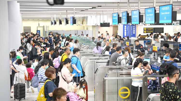 「五一」假期 西九龍邊檢發(fā)布「兩公布一提示」助力旅客參展暢遊通關(guān)順暢