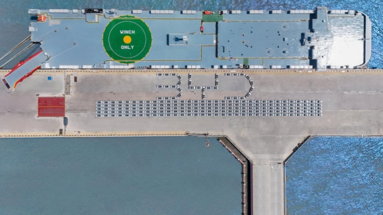 全球最大汽車運(yùn)輸船「BYD SHENZHEN」搭載超7000臺(tái)比亞迪首航巴西