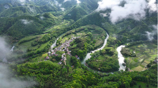 皖黟縣：「皖南小九寨」  美溪「綠水仙蹤」引客來(lái)