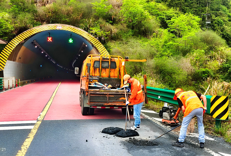 皖休寧公路：抓實管養(yǎng) 護航「五一」