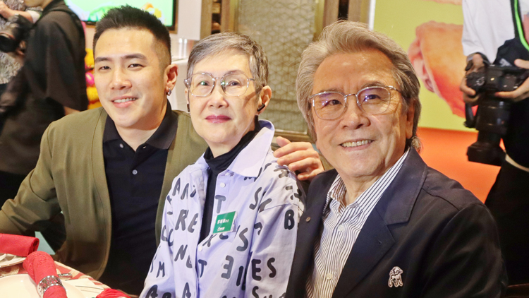 有片 | 【娛樂】姜大衛(wèi)一家向長者派利是送驚喜