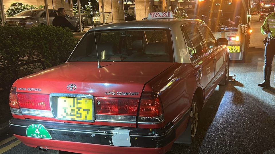 警方港島打擊交通違例 發(fā)出44張告票