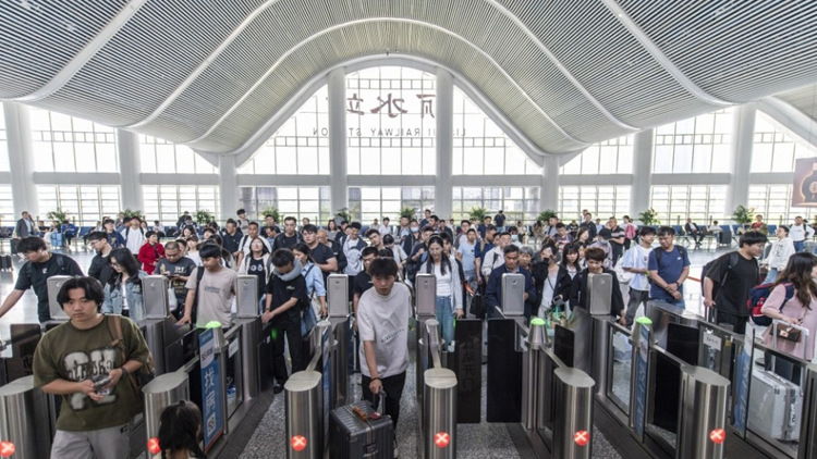 「五一」假期預(yù)計(jì)全社會(huì)跨區(qū)域人員流動(dòng)量超14億人次