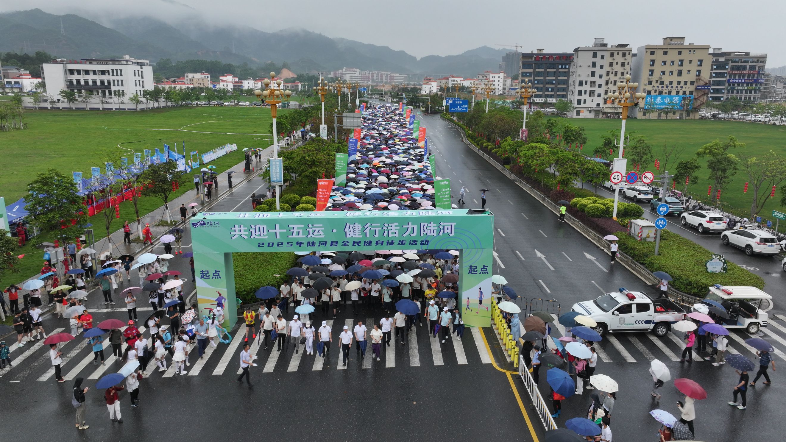 萬(wàn)人徒步丈量客韻新城  共繪陸河高質(zhì)量發(fā)展畫卷