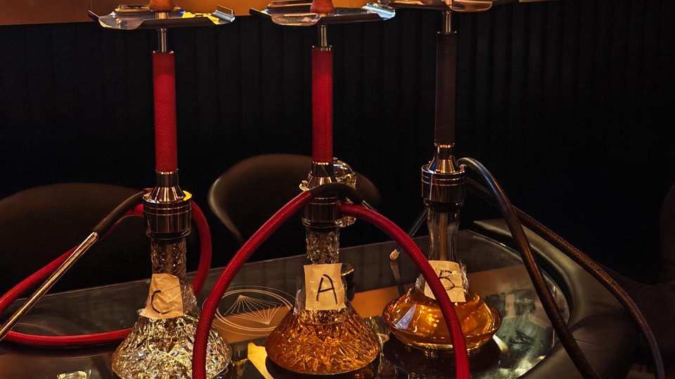 衞生署中環(huán)打擊非法吸食水煙 發(fā)出5張罰款單