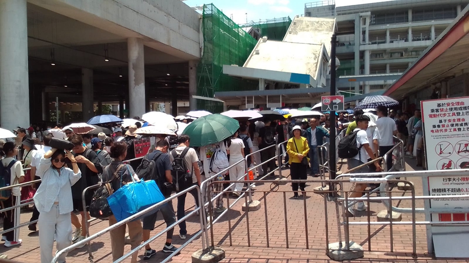 九巴：各陸路口岸上午出現(xiàn)內(nèi)地旅客入境高峰 晚上加強(qiáng)接駁市區(qū)路線服務(wù)