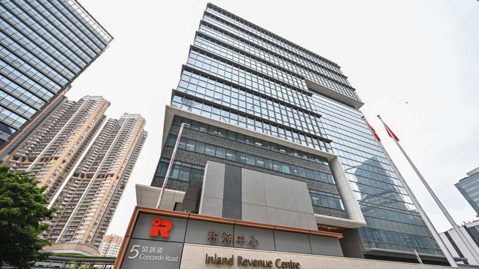 黃俊碩：稅務(wù)局發(fā)出報(bào)稅表按年升一成  反映吸引人才策略湊效