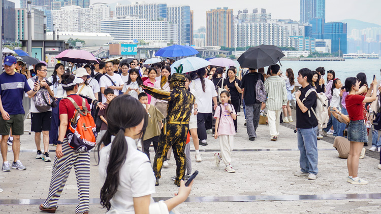 五一黃金周 | 第二天逾96萬人次出入境 逾26萬人次內(nèi)地旅客訪港