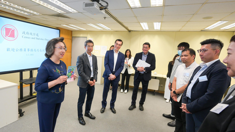 楊何蓓茵探訪政府統(tǒng)計處 鼓勵持續(xù)應用創(chuàng)新科技滿足對統(tǒng)計需求