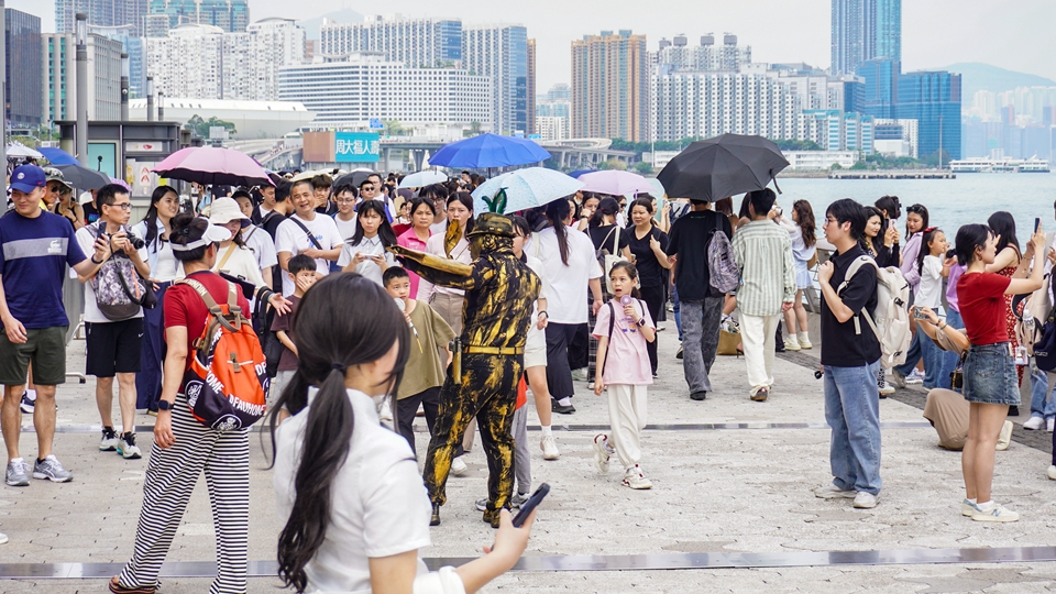 黃金周訪港旅客按年升27% 羅淑佩：當(dāng)局推廣見效