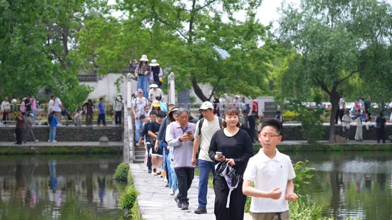 禮遇遊客共鳴共情  皖黟縣「五一」志願服務(wù)暖意融融