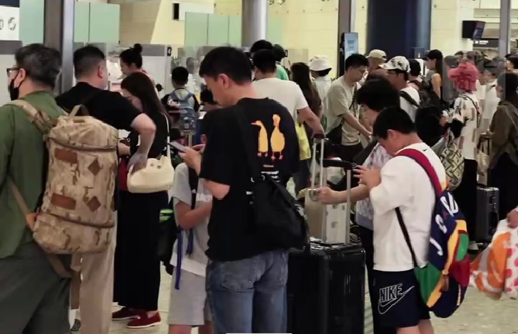 有片丨五一假期結(jié)束 離港旅客：體驗(yàn)很好必會再來