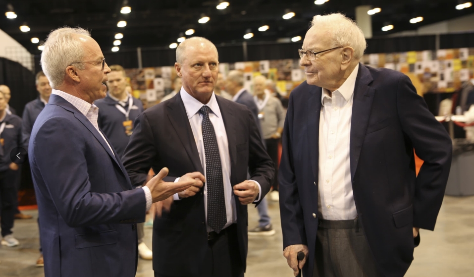 巴郡美股早段大跌6%  巴菲特辭任CEO震動(dòng)市場(chǎng)阿貝爾明年元旦接棒