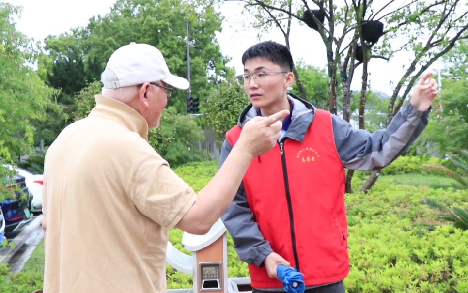 皖歙縣：「志願(yuàn)紅」輝映古城「安心遊」