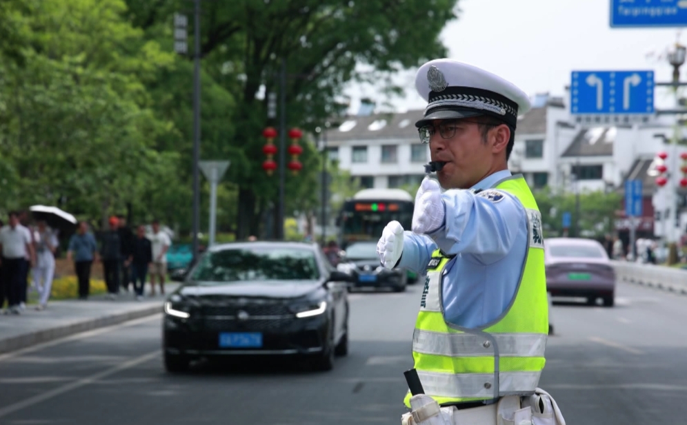 皖歙縣交警：全員堅(jiān)守崗位 護(hù)航平安出行