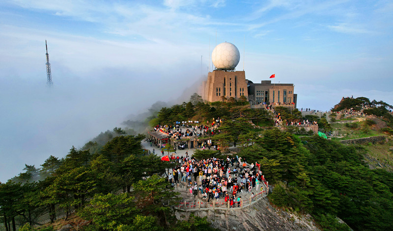 優(yōu)服務(wù)強(qiáng)品牌創(chuàng)新高 黃山風(fēng)景區(qū)「五一」迎客14.7萬人次