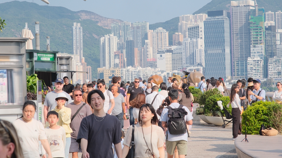 李家超：五一黃金周訪港旅客110萬 按年升逾兩成 丁財(cái)兩旺